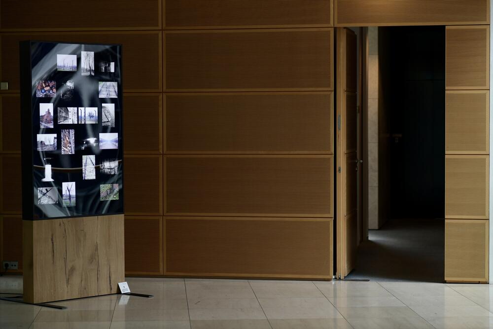 Bild von der Seite „Memories, Ausstellung im Willy-Brandt-Haus Berlin“